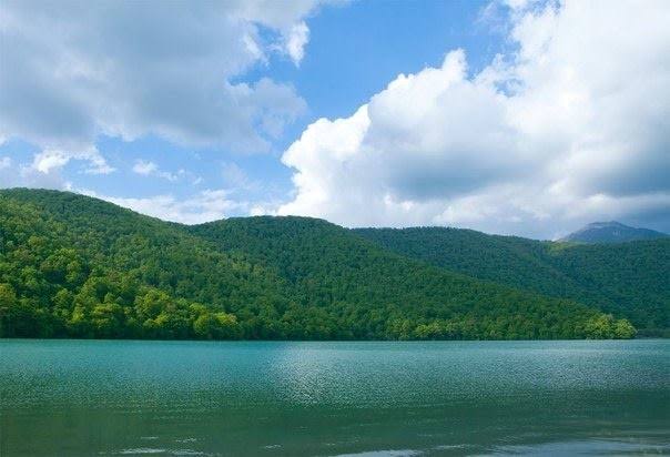Nohur Lake – A Peaceful Nature Escape in Gabala